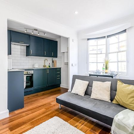 Modern One Bedroom Apartments In Брайтонн Экстерьер фото