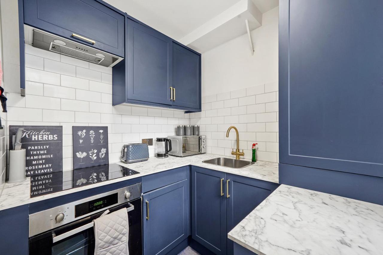 Modern One Bedroom Apartments In Брайтонн Экстерьер фото