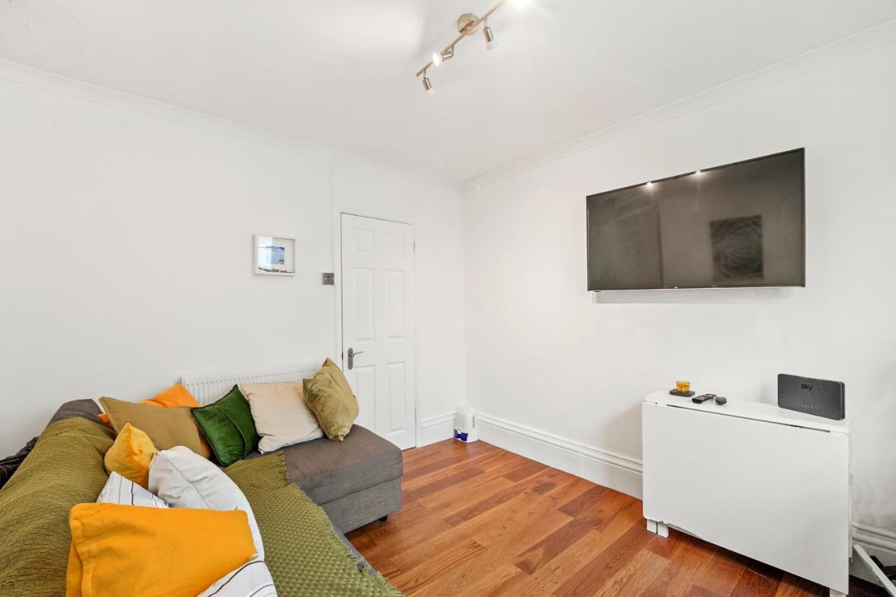Modern One Bedroom Apartments In Брайтонн Экстерьер фото