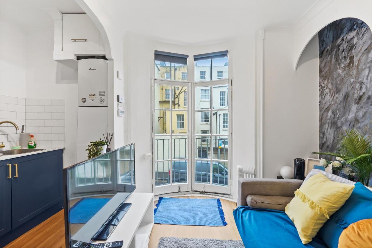 Modern One Bedroom Apartments In Брайтонн Экстерьер фото